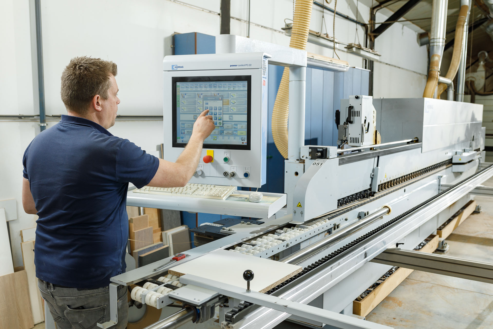 De productieprocessen worden bij Woodoffice geautomatiseerd doorgestuurd naar de verschillende machines.